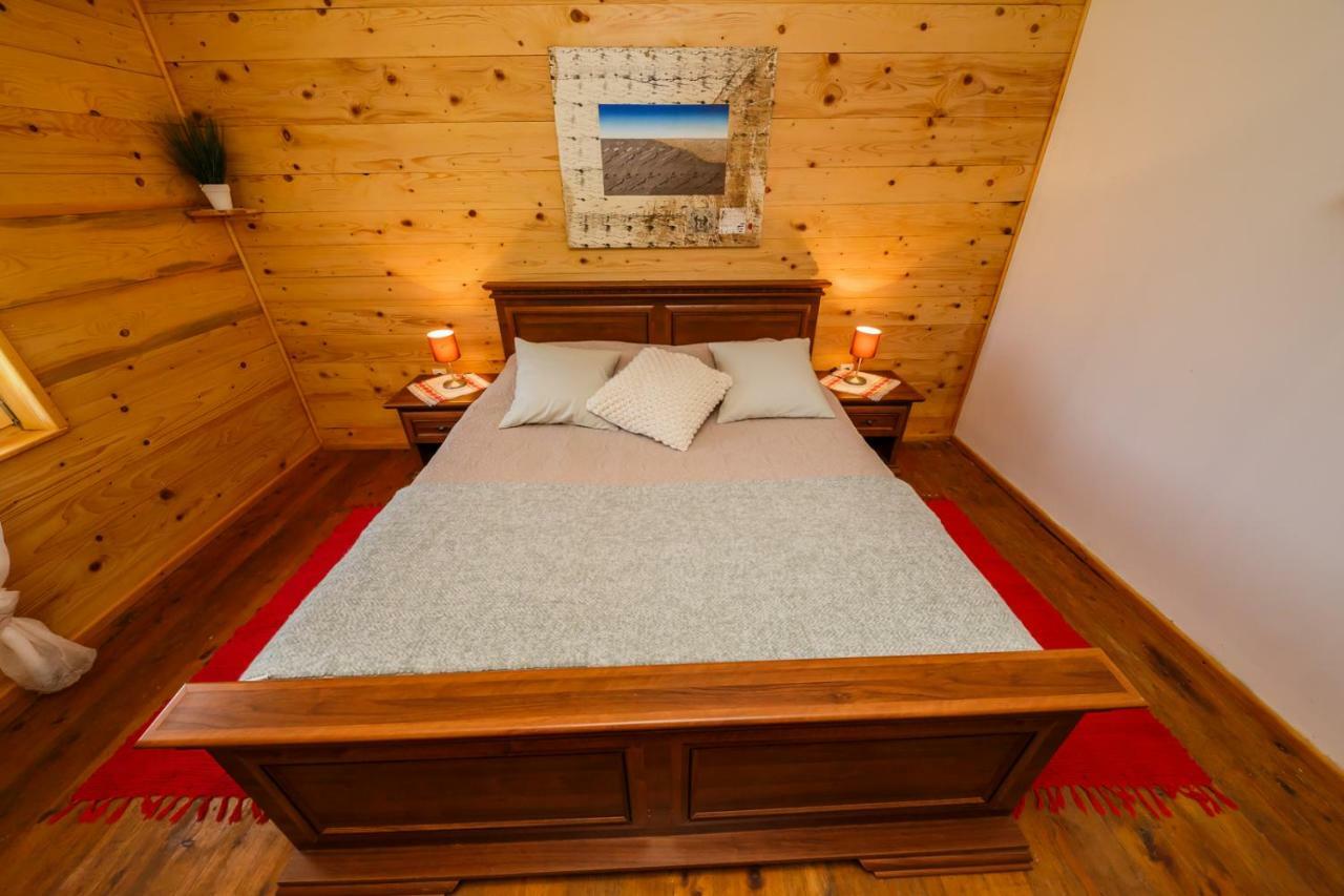Beautiful Cottage With Heated Pool For 22 Ppl Plaški Exterior foto