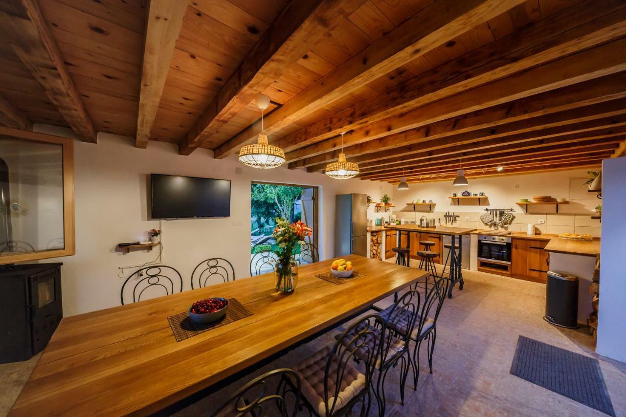 Beautiful Cottage With Heated Pool For 22 Ppl Plaški Exterior foto